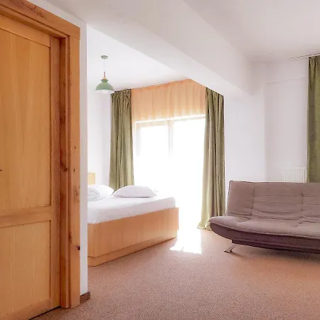 Casa Lazaroiu 3* Curtea de Argeş
