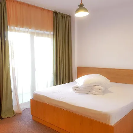 Casa Lazaroiu 3*